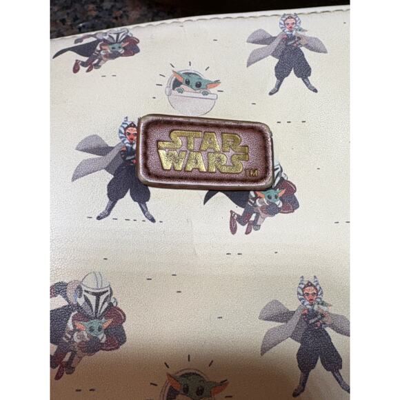 Star Wars Mandalorian Cream Crossbody with Brown Adjustable Strap 8x6 - Picture 11 of 11